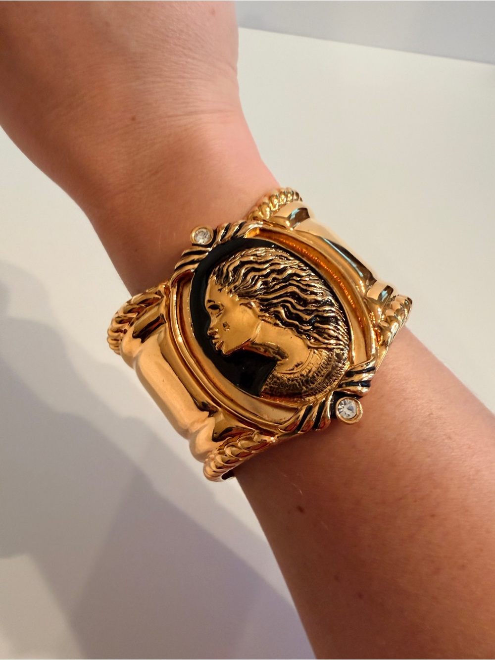 Coreen Simpson for Avon Gold-Tone Black Female Cameo Bracelet - Picture 6 of 7